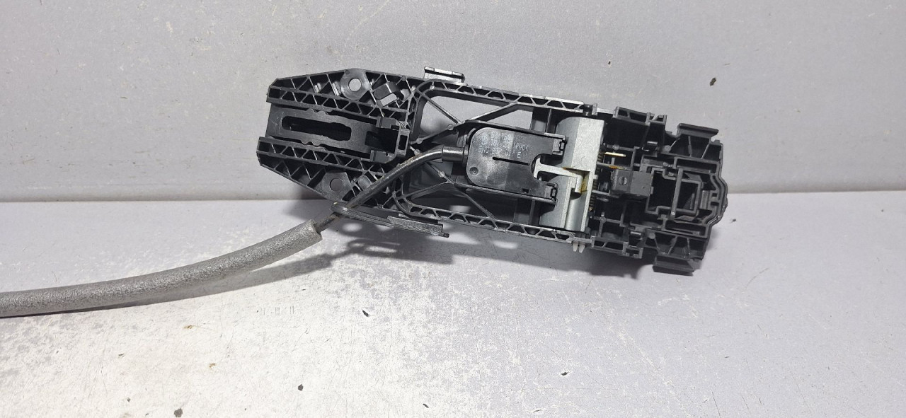 DIJELOVI RUCKA VRATA AUDI Q3 > 18- 8V0839885