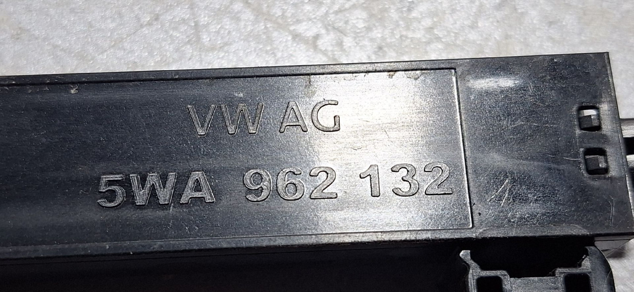 DIJELOVI ANTENA VW GOLF 8 > 19- 5WA962132