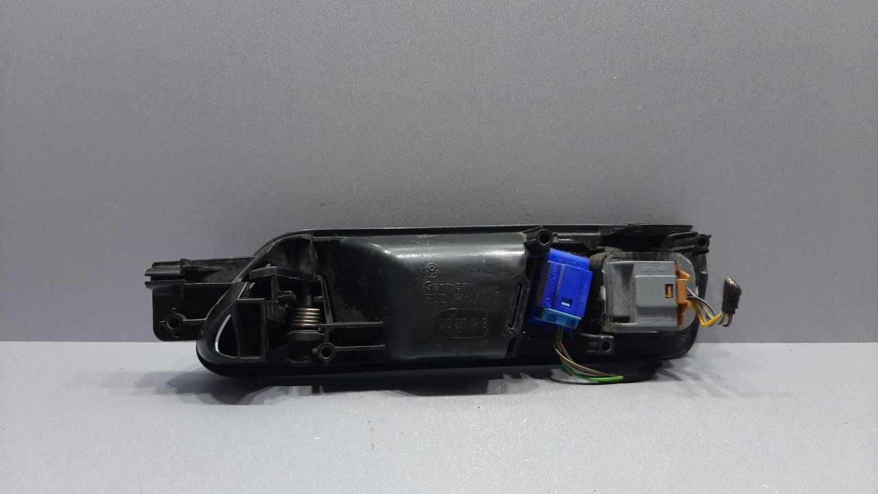 UNUTRASNJA RUCKA VRATA VW CADDY > 03-10 2K2837114B
