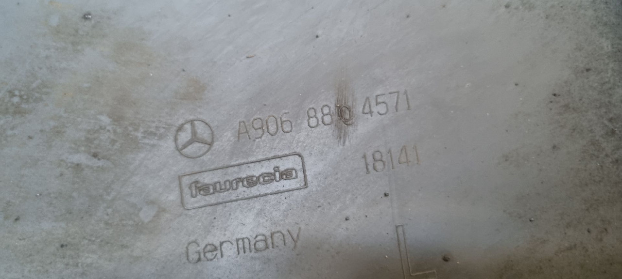 PLASTIKA BRANIKA MERCEDES SPRINTER > 13-18 A9068804571
