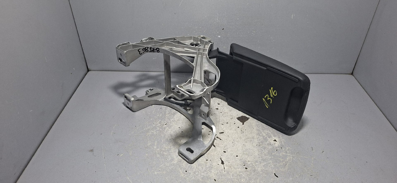 DIJELOVI NASLONJAC ZA RUKU AUDI A4 (B9) > 15-18 2.0 8W0864283A