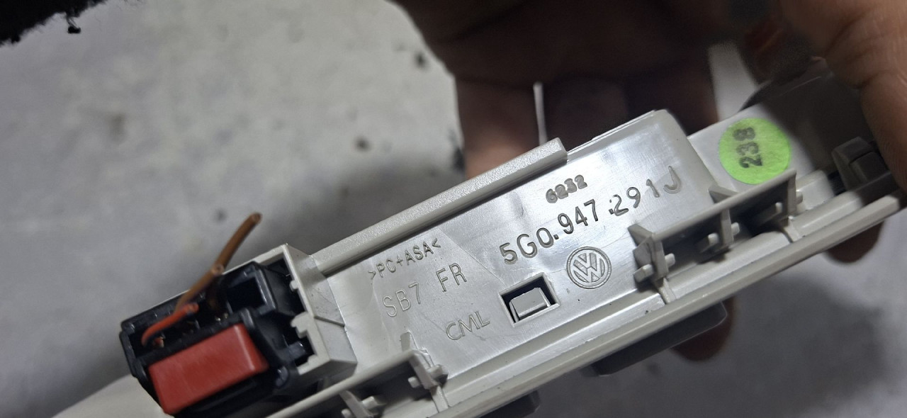 DIJELOVI RASVJETA U KABINI VW TIGUAN > 16-20 2.0 5G0947291J