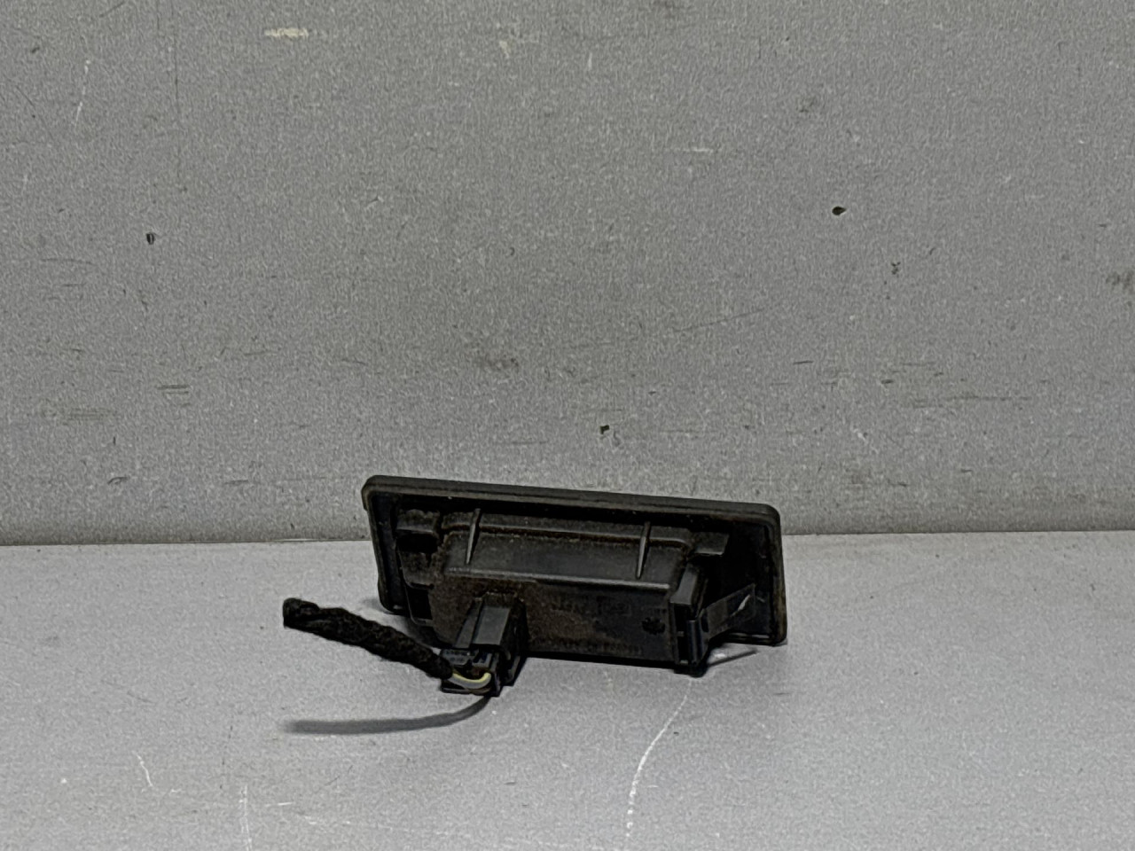 DIJELOVI RASVJETA TABLICA VW TIGUAN > 11-15 5NA943021
