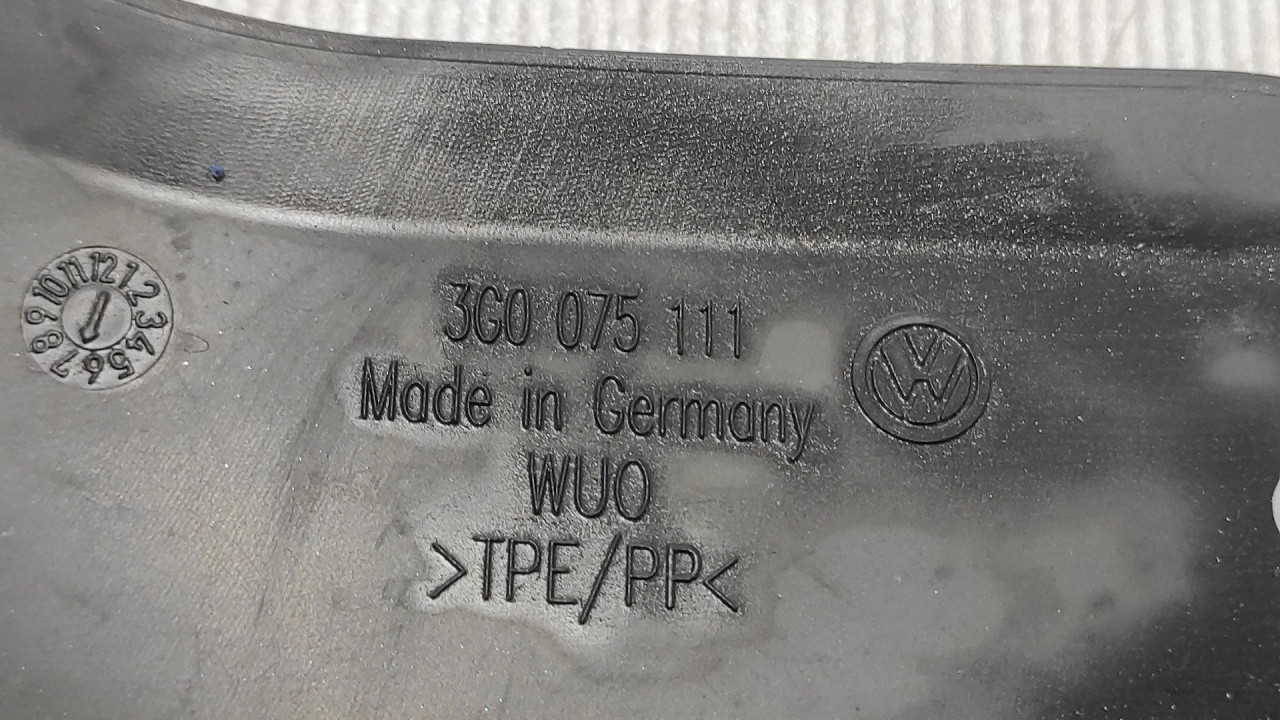 POKLOPAC NA BLATOBRANU VW PASSAT B8 > 14- 3G0075111