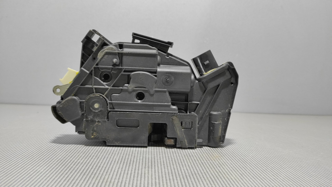 DIJELOVI BRAVA VRATA VW AMAROK > 11-16 5N1837016E