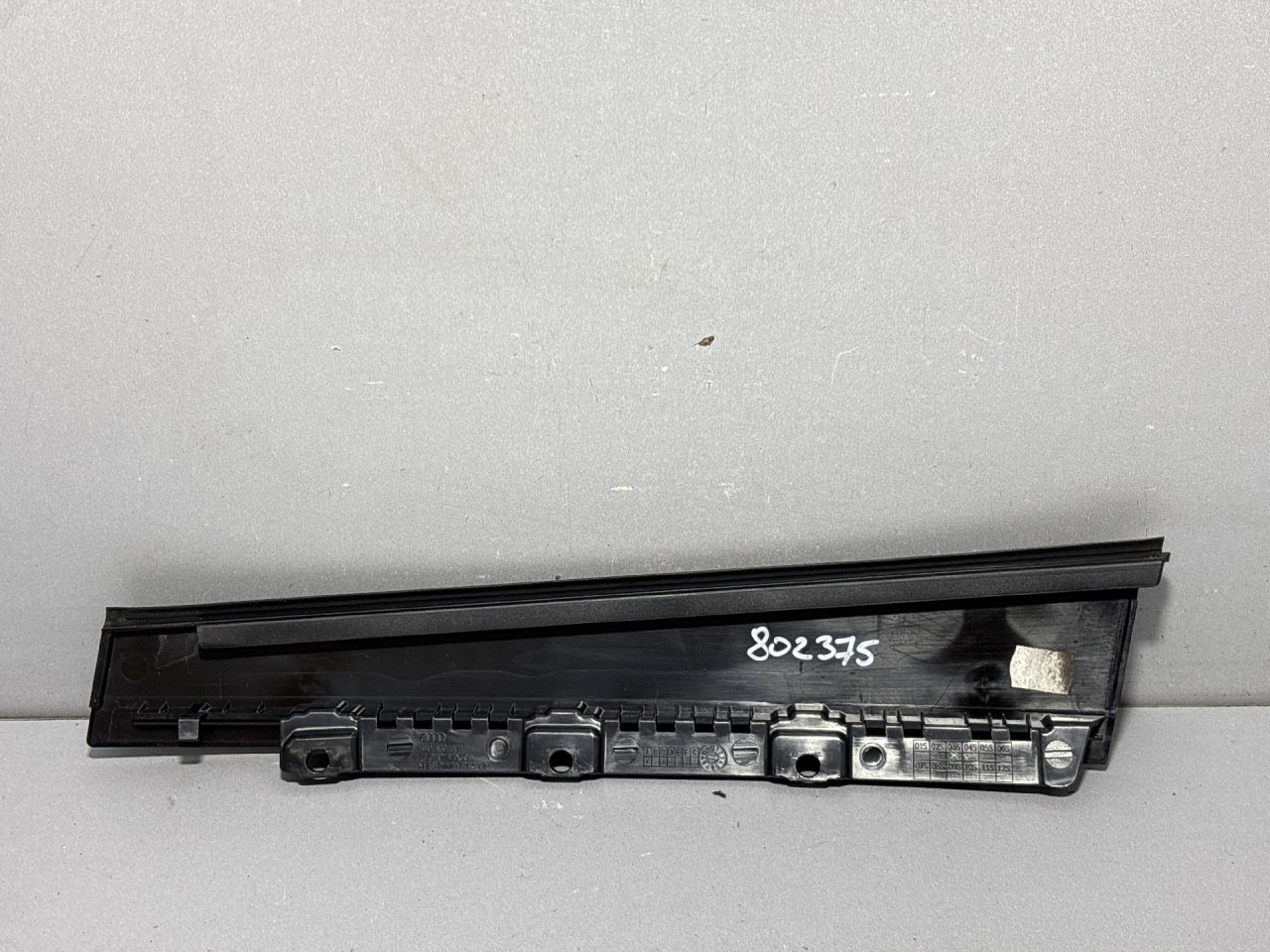 DIJELOVI LAJSNA AUDI A4 (B9) > 15-18 8W0839901