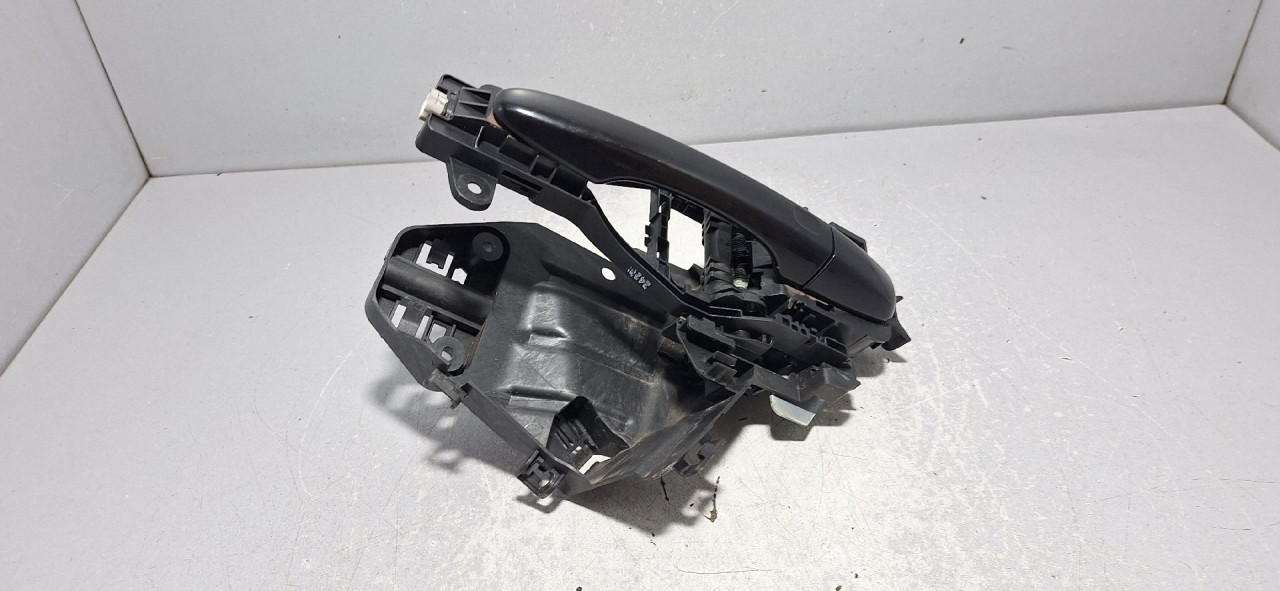 DIJELOVI RUCKA VRATA VOLVO V40 > 16-