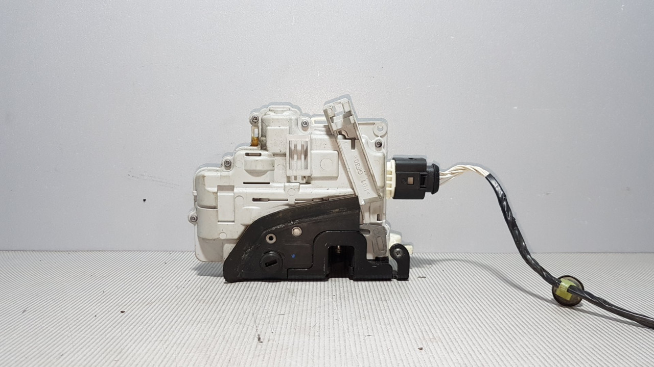 BRAVA VRATA VW PASSAT CC > 12-15 3C4839015A