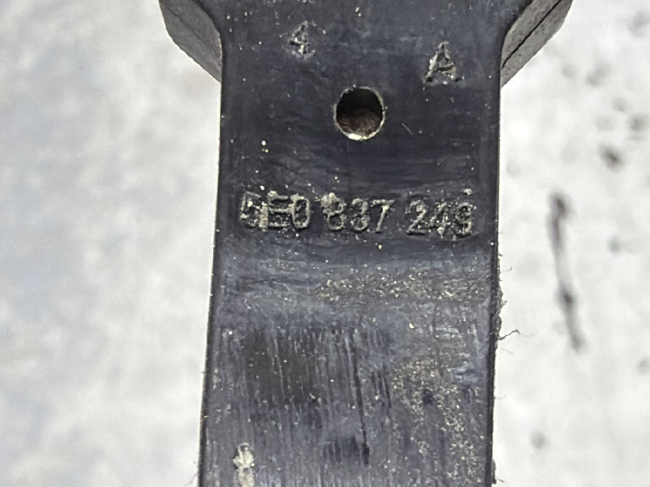 DIJELOVI GRANICNIK VRATA SKODA OCTAVIA > 13-16 2.0 5E0837249