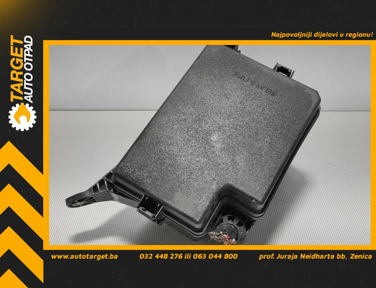DIJELOVI ELEKTRONIKA KUTIJA OSIGURACA TOYOTA RAV 4 > 15-18 2.5