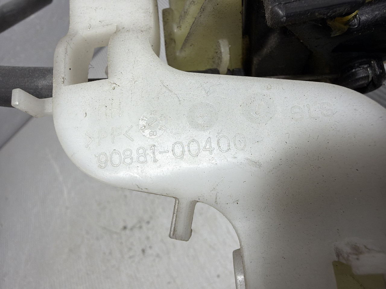 DIJELOVI RUCKA VRATA KIA SPORTAGE > 11-15 1.7 826653U000