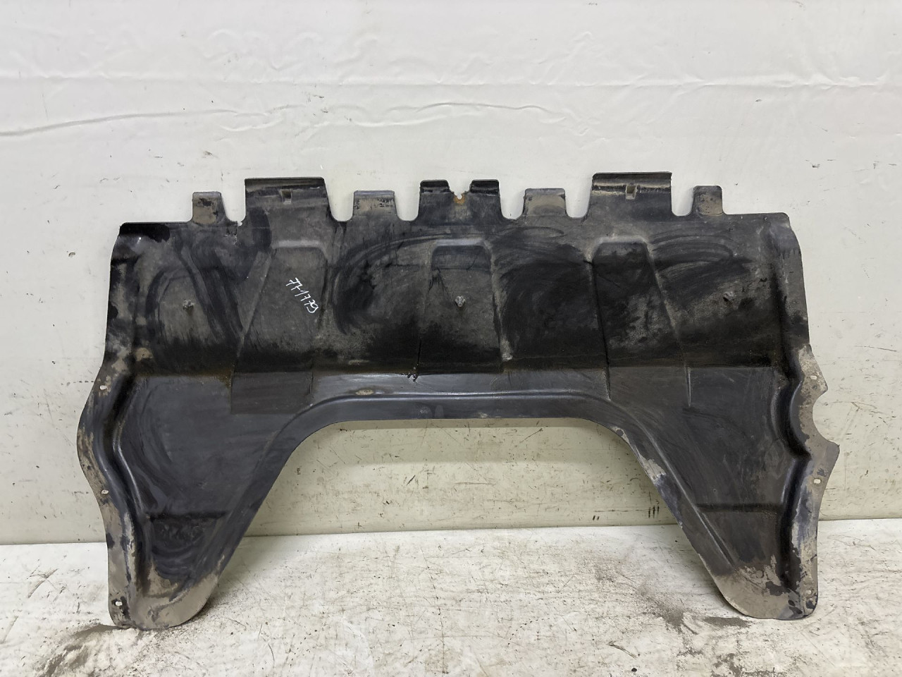 DIJELOVI PODNA ZASTITA VW TIGUAN > 07-11 5N0825235