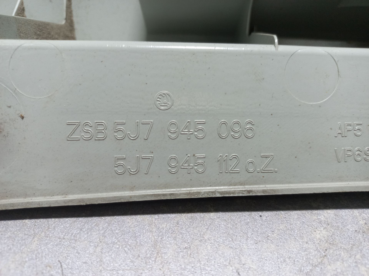 STOP SVJETLO SKODA PRAKTIK > 07-15 5J7945096