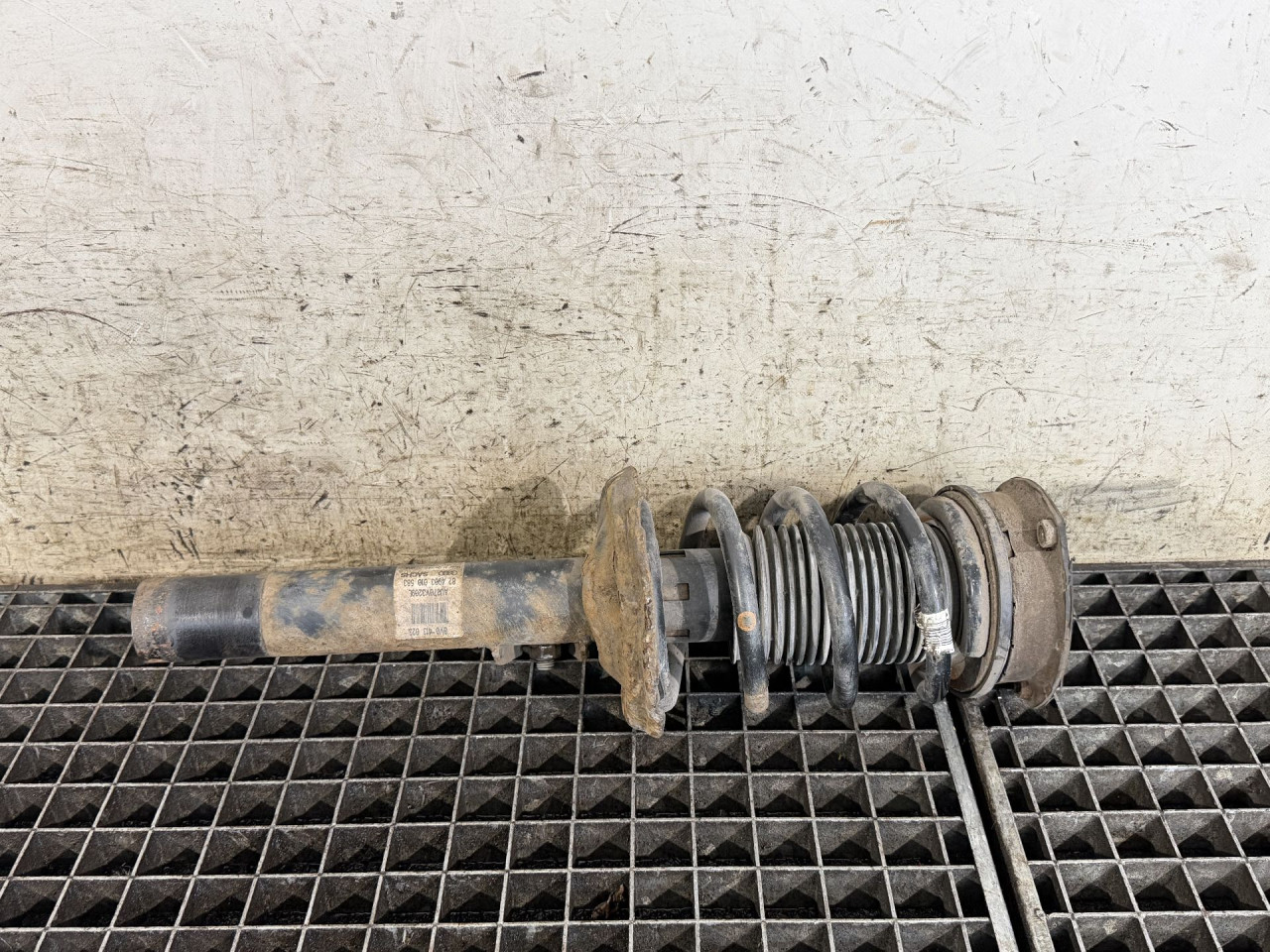 DIJELOVI AMORTIZER AUDI A3 (8V1/8VA) > 12-16 2.0 8V0413023
