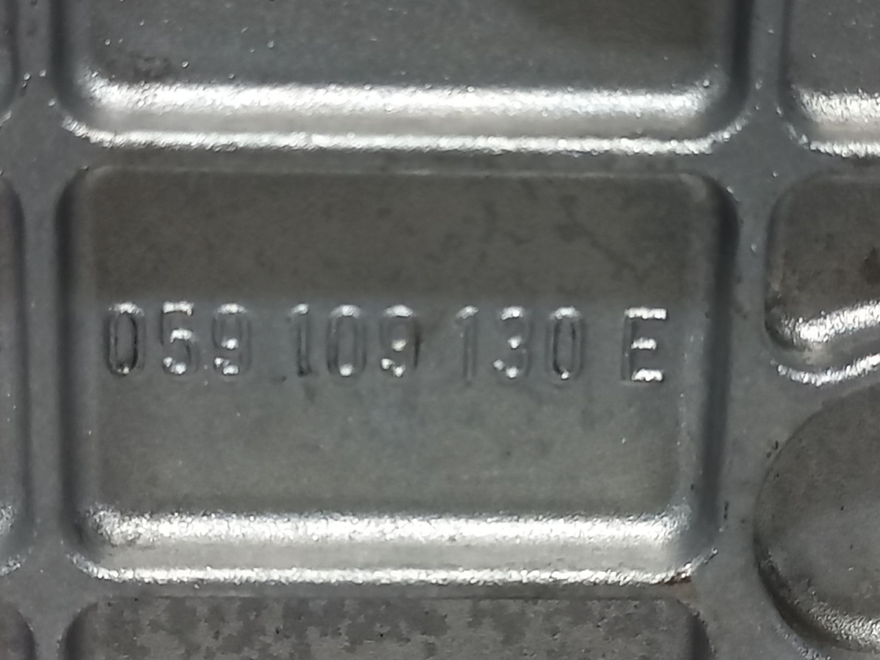 DIJELOVI DEKLO AUDI Q7 > 06-09 059109130E