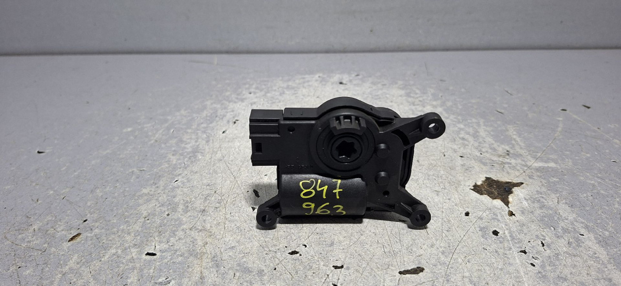 DIJELOVI MOTORIC KLAPNE VW PASSAT B8 > 19 - 2Q0907511F