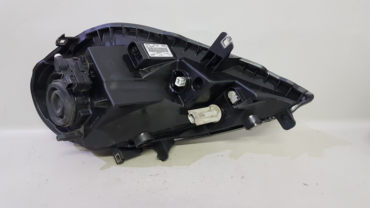 DIJELOVI FAR RENAULT TRAFIC > 07-14 8200701354