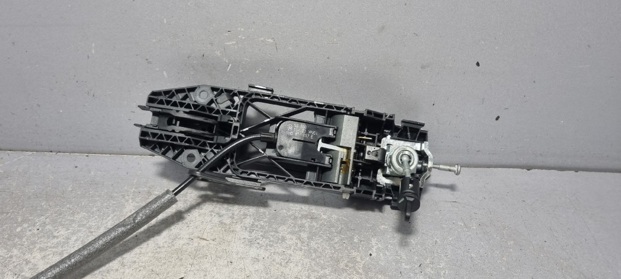 RUCKA VRATA AUDI A3 (8Y) > 20 -  5N0837017E