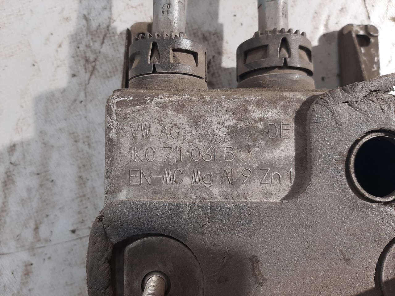 DIJELOVI SALTEBLA VW PASSAT B6 > 05-10 1K0711061