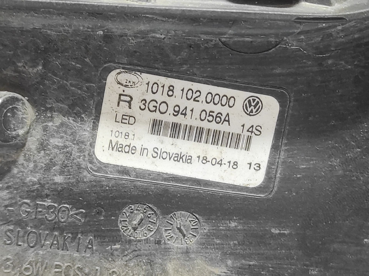 DNEVNO SVJETLO VW PASSAT B8 > 14- 3G0941056A