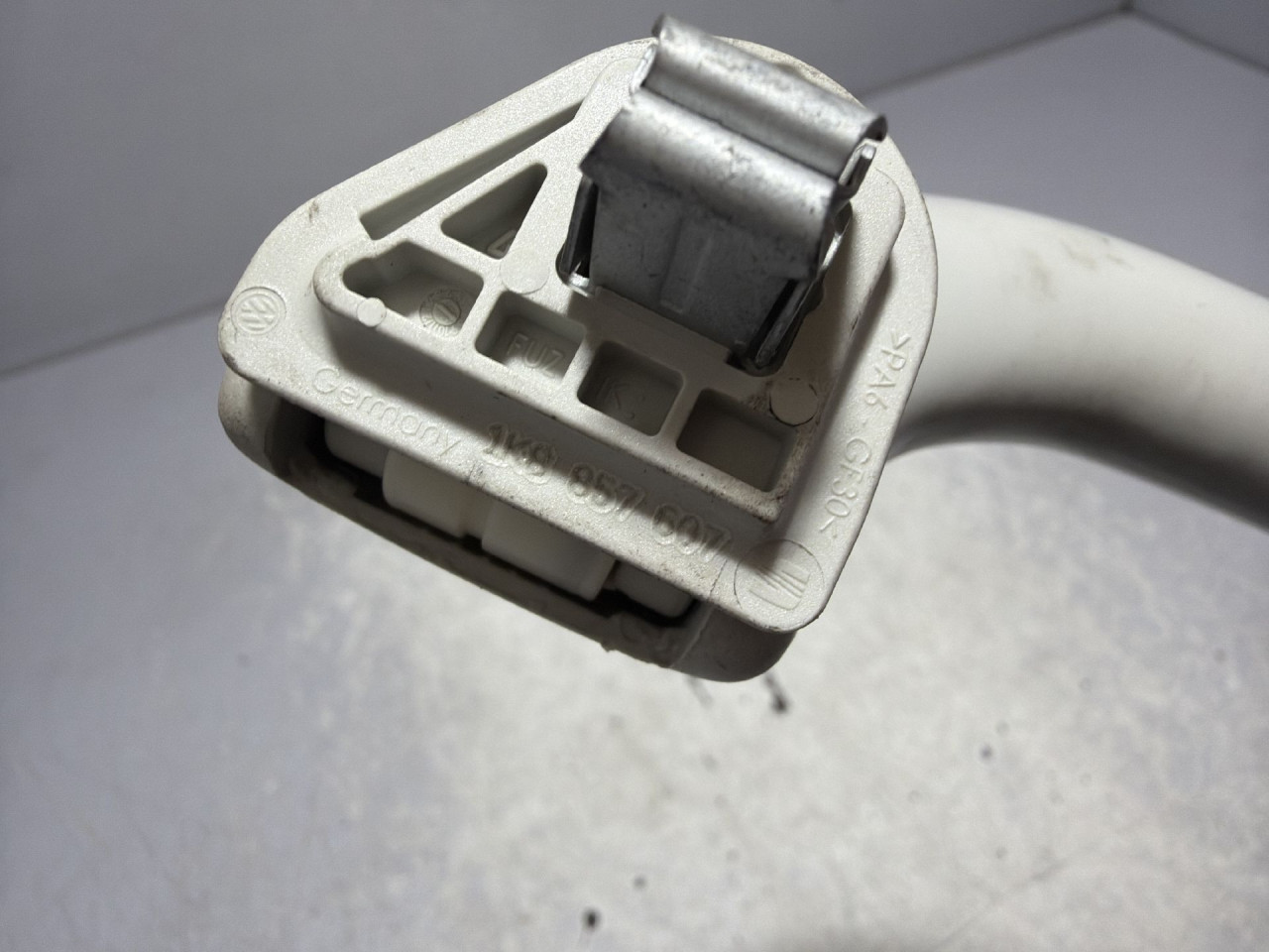 DIJELOVI KROVNA RUCKA VW POLO > 09-14 1.6 1K8857607