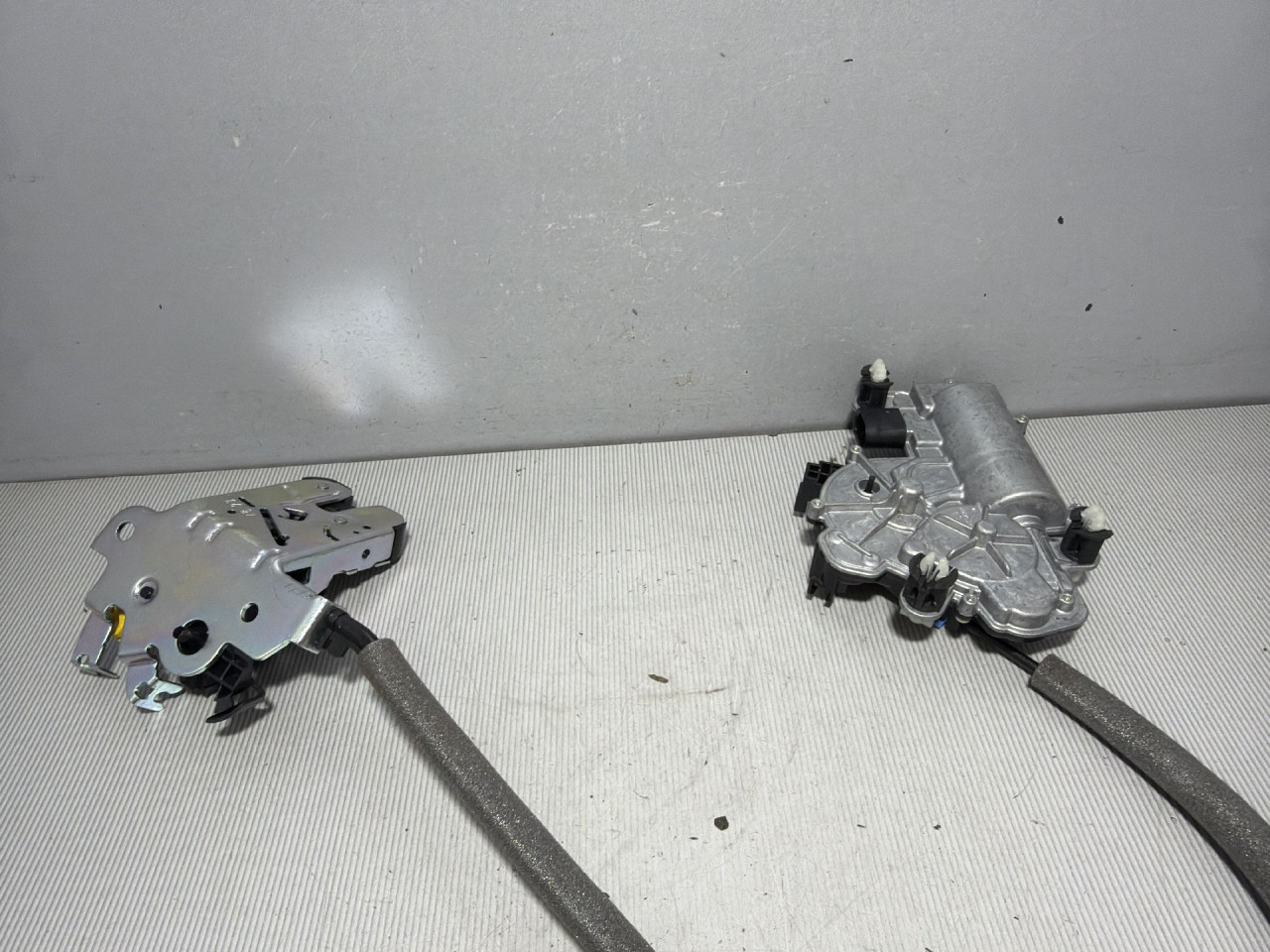 DIJELOVI BRAVA GEPEKA AUDI Q3 > 18- 2.0 4M0827506D