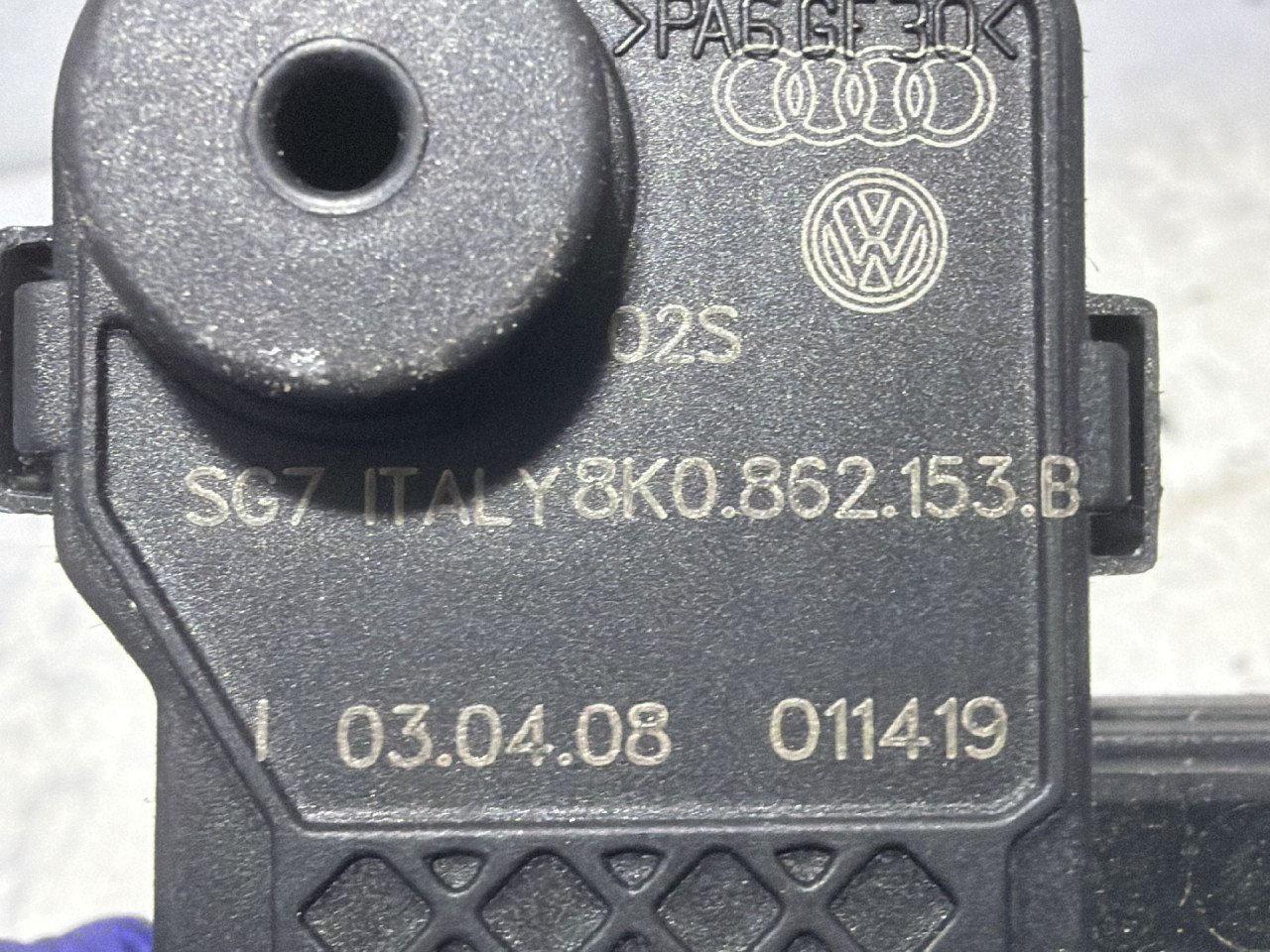 MOTORIC POKLOPCA REZERVOARA AUDI A4 (B8) > 07-11 8K0862153B