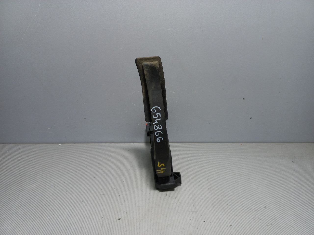 PAPUCICA GASA AUDI A4 (B8) > 12-15 8K1723523A