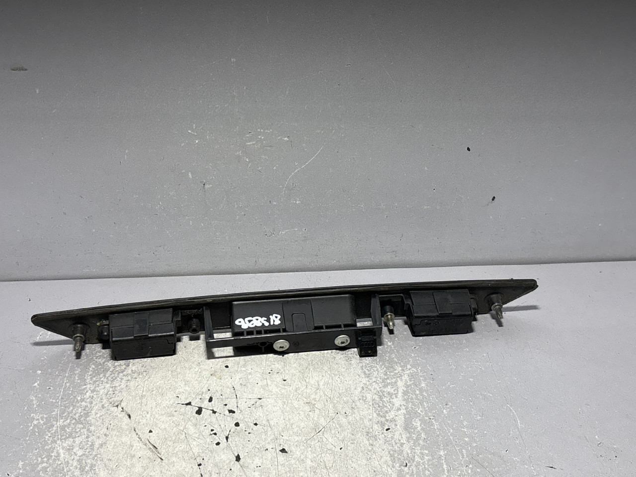 DIJELOVI RUCKA GEPEKA AUDI A4 (B7) > 04-07 8P4827574
