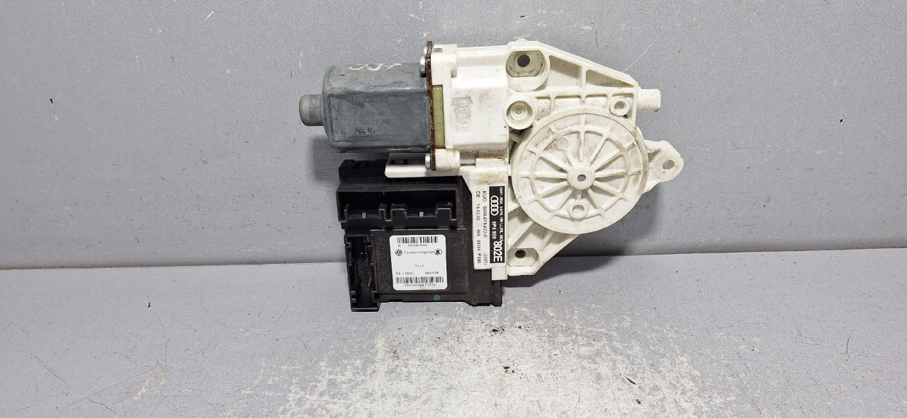 DIJELOVI MOTORIC PODIZACA STAKLA AUDI A3 > 03-08 2.0 8P4959802E