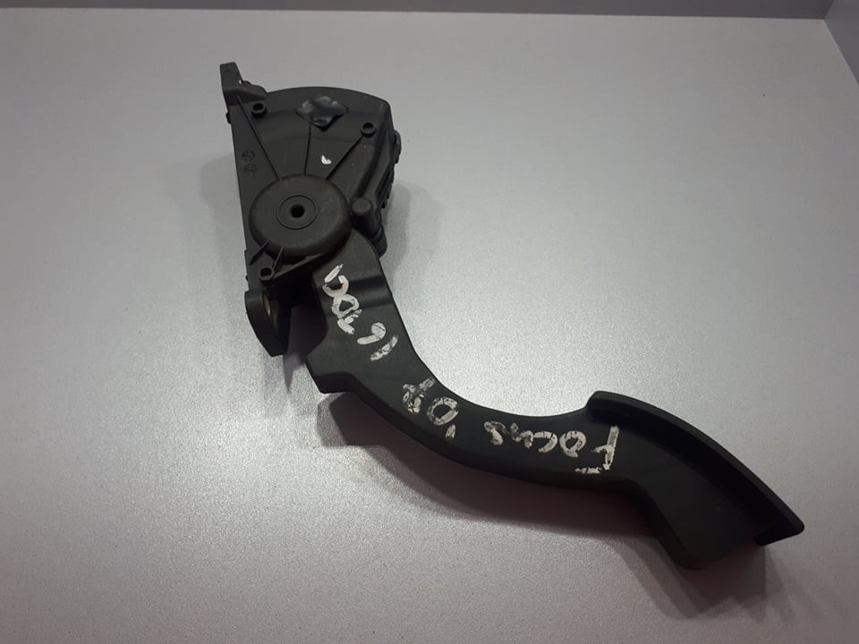 DIJELOVI PAPUCICA GASA FORD FOCUS > 05-07 6PV00864101