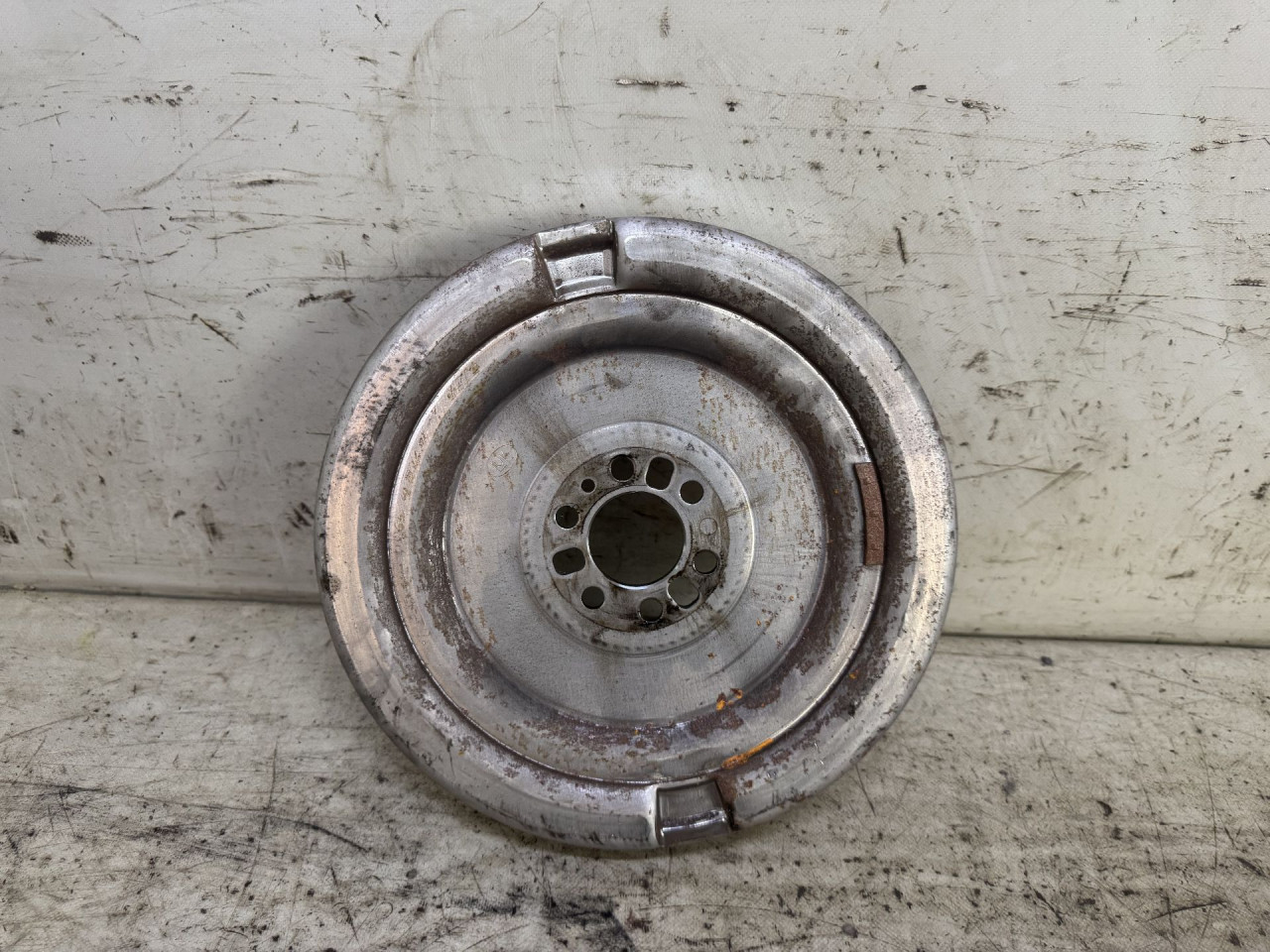 DIJELOVI ZAMAJAC VW PASSAT B8 > 14-19 1.6 415054509
