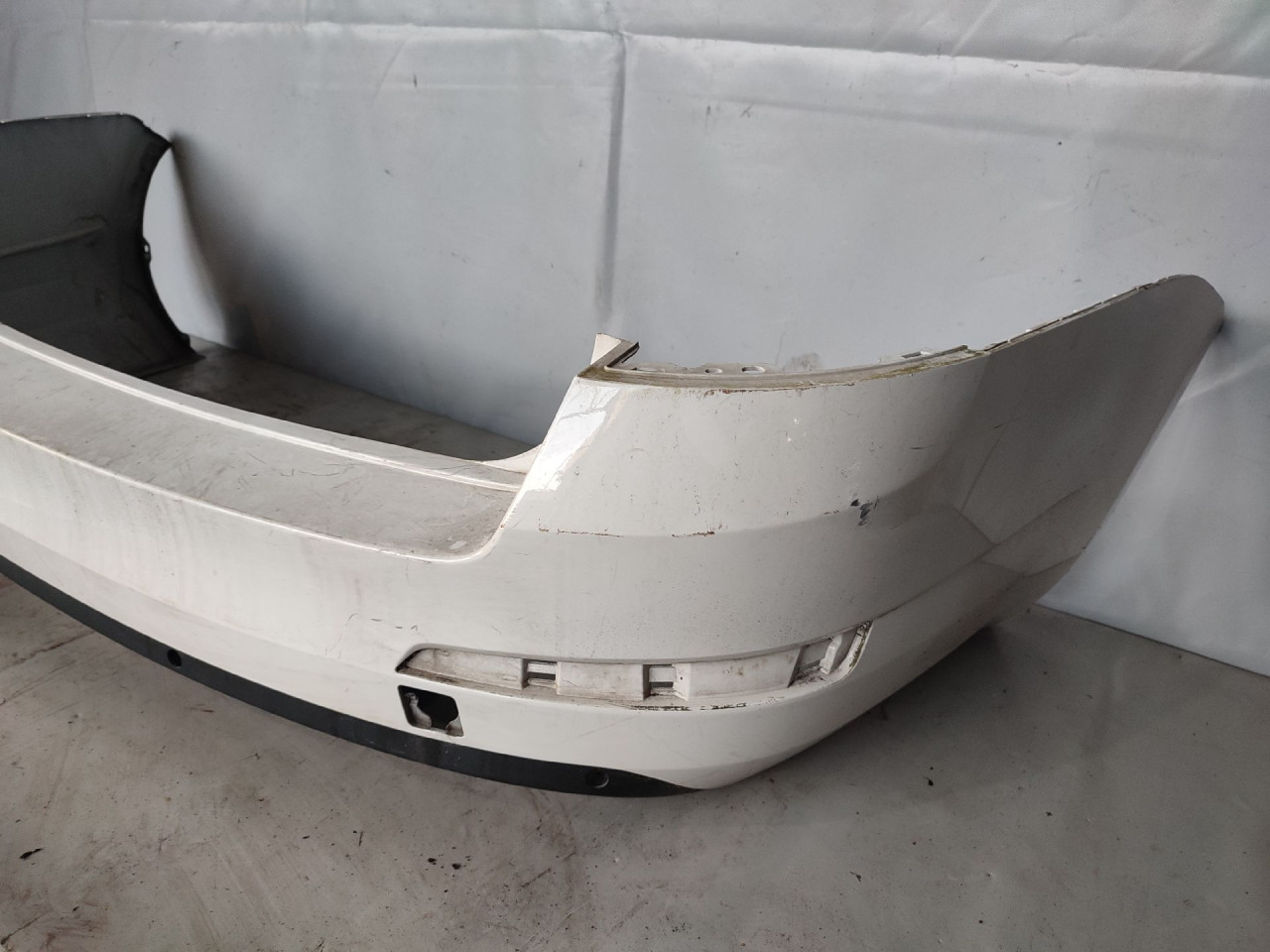DIJELOVI BRANIK SKODA OCTAVIA > 08-13 5E9807421