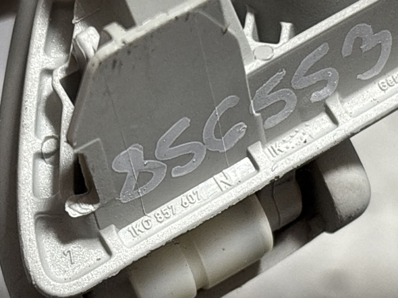 DIJELOVI KROVNA RUCKA VW PASSAT B7 > 10-14 1K0857607N