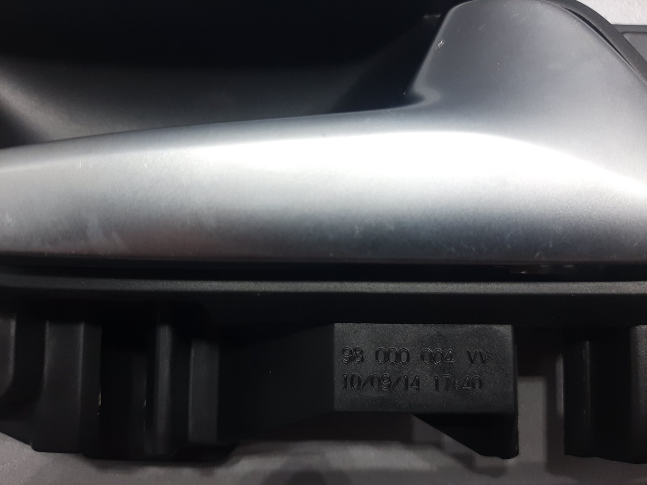 DIJELOVI UNUTRASNJA RUCKA VRATA PEUGEOT 308 > 13-17 98000004