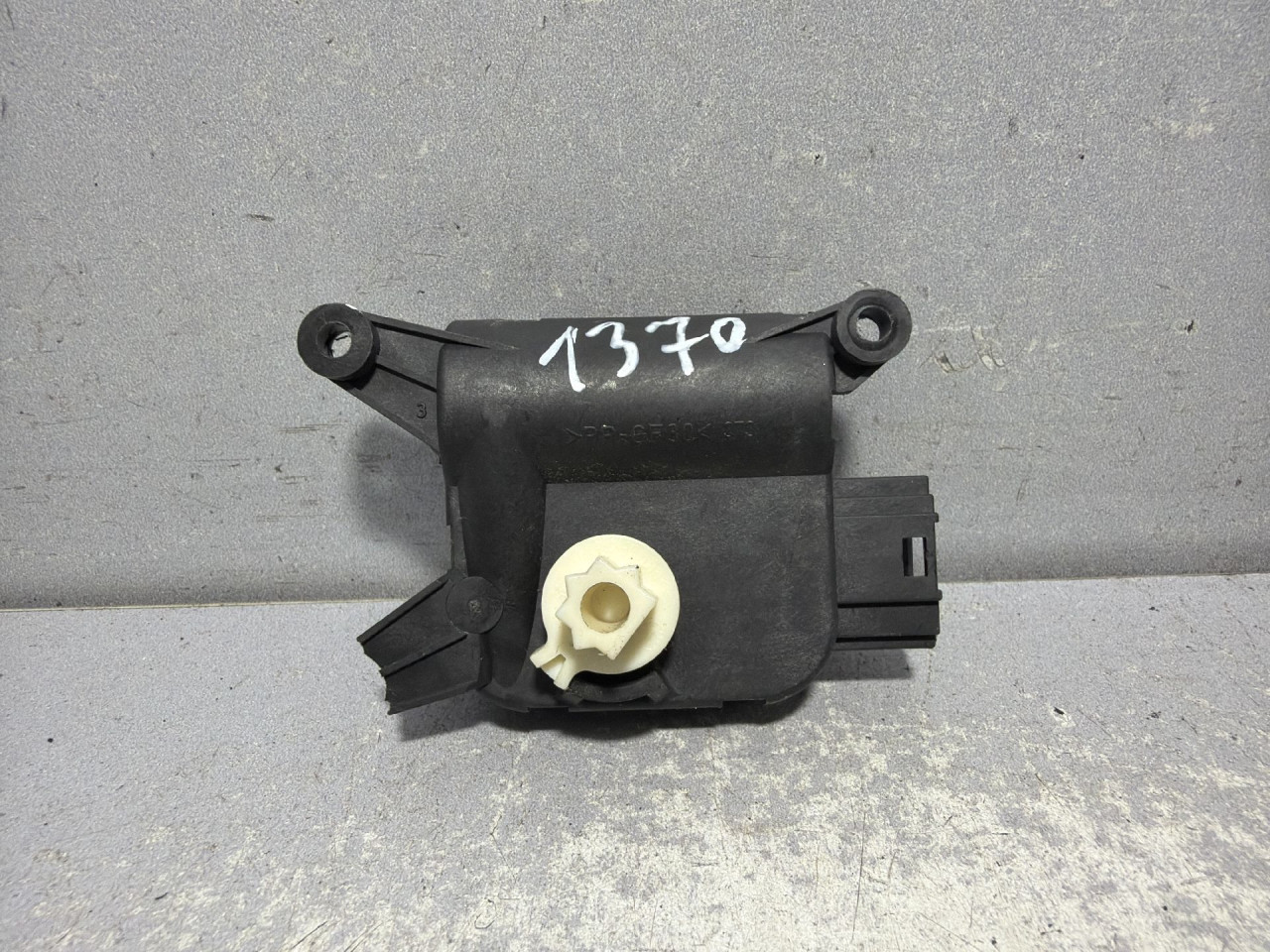 DIJELOVI MOTORIC KLAPNE VW SHARAN > 10- 2.0 1K0907511