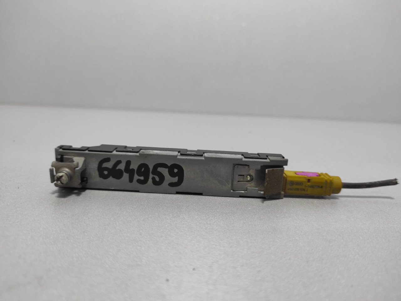 DIJELOVI ANTENA VW GOLF 7 > 12-16 5G6035577