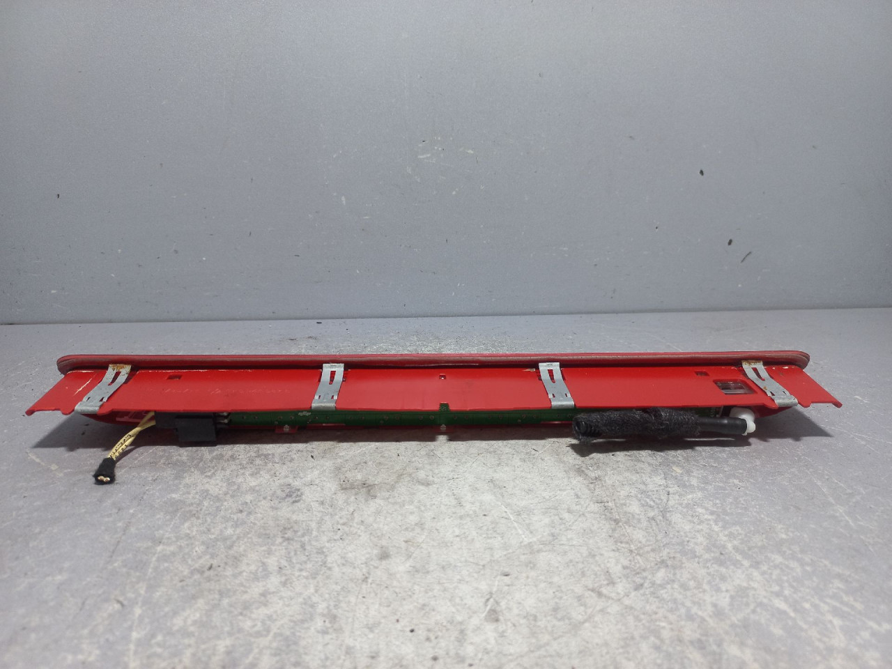 TRECE STOP SVJETLO VW POLO > 09-14 5K0945087B