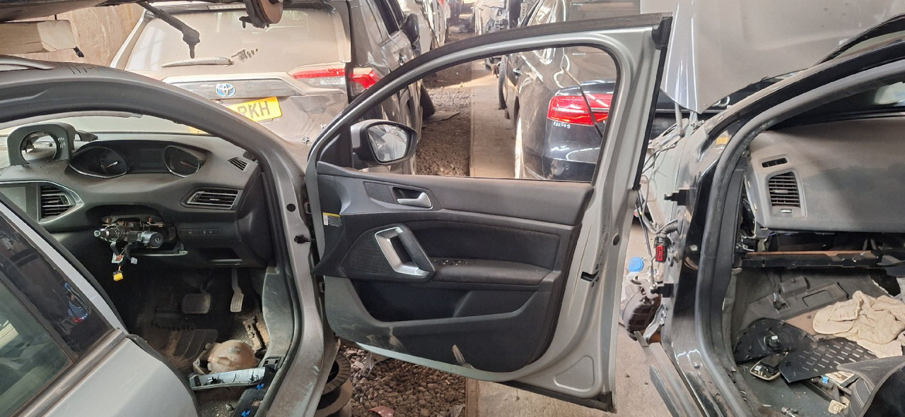 DIJELOVI VRATA PEUGEOT 308 > 13-17 1610102180