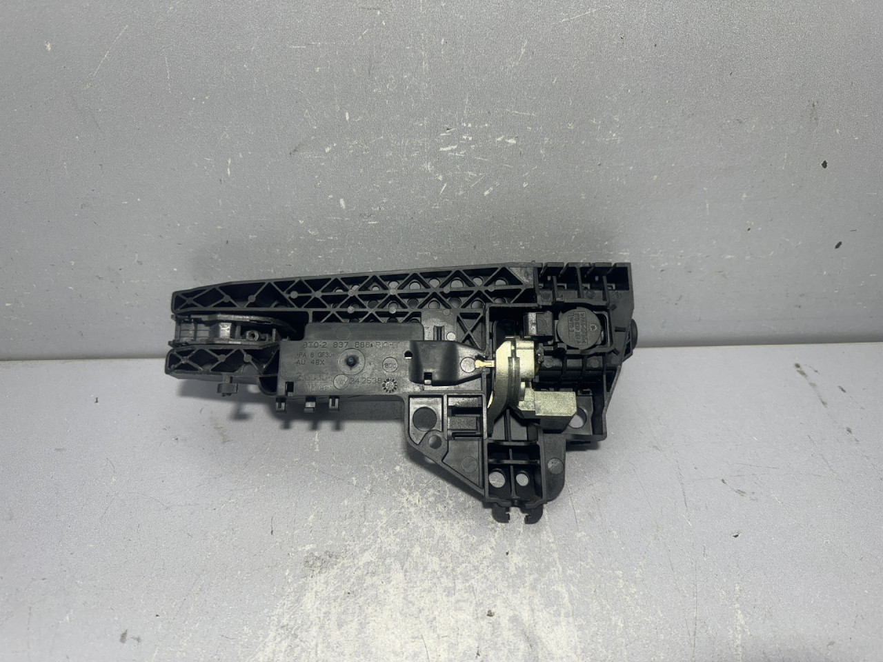 DIJELOVI RUCKA VRATA AUDI Q5 > 08-11 8T02837886A