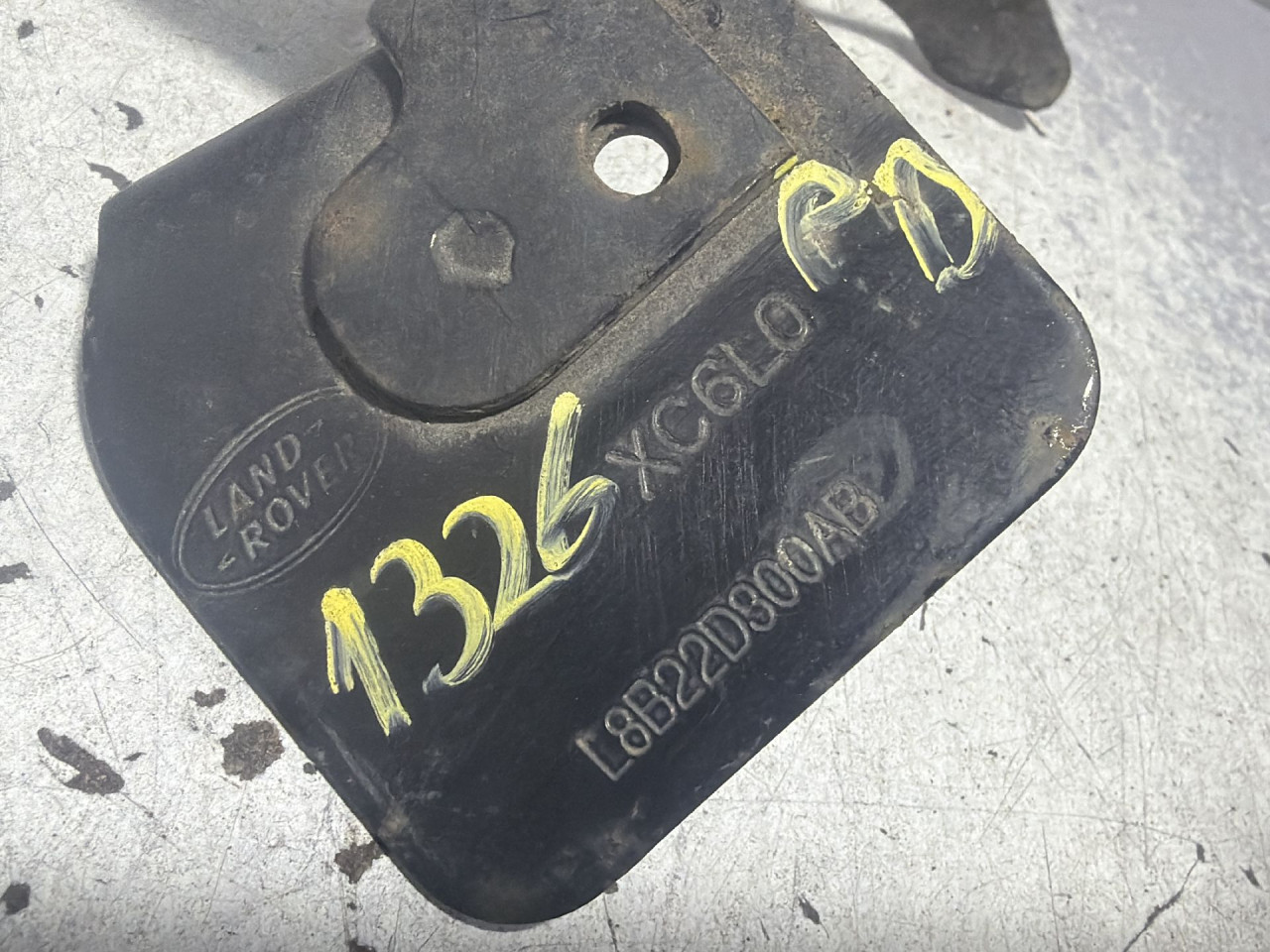 DIJELOVI NOSAC LAND ROVER DEFENDER (L663) > 19-