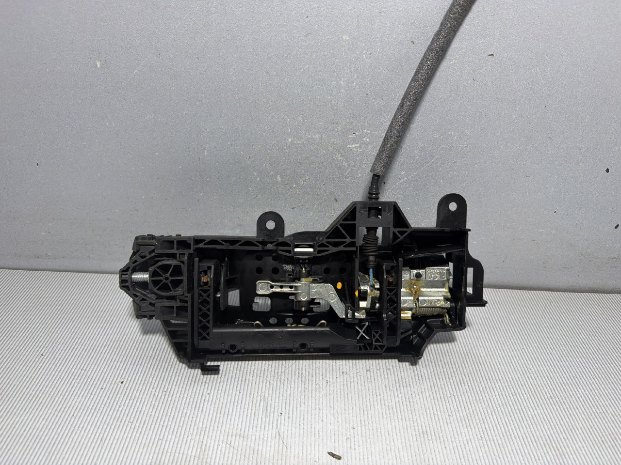 DIJELOVI RUCKA VRATA AUDI A4 (B9) > 15-18 2.0 8W02837812A
