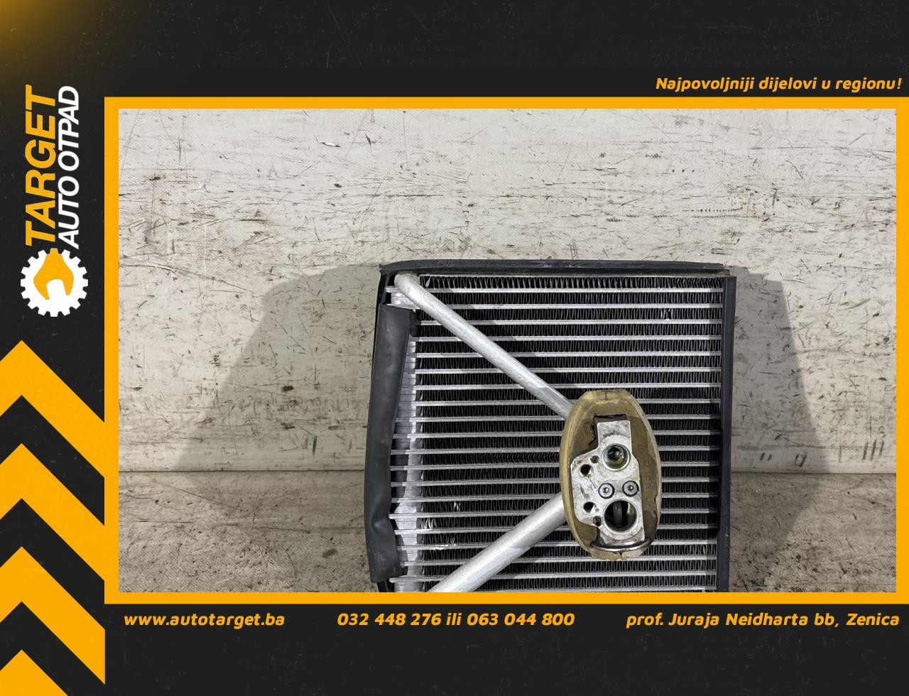 DIJELOVI MALI HLADNJAK SKODA ROOMSTER > 06-10