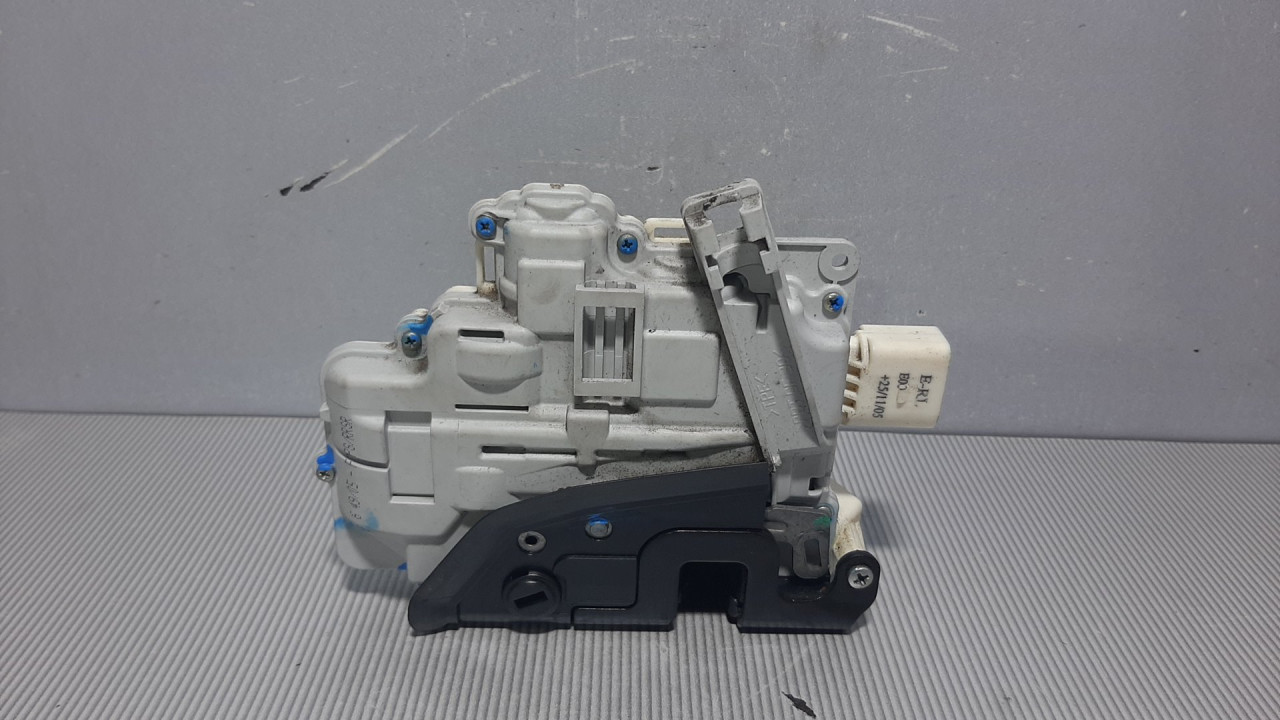 DIJELOVI BRAVA VRATA AUDI A4 (B7) > 04-07 8E0839015AA