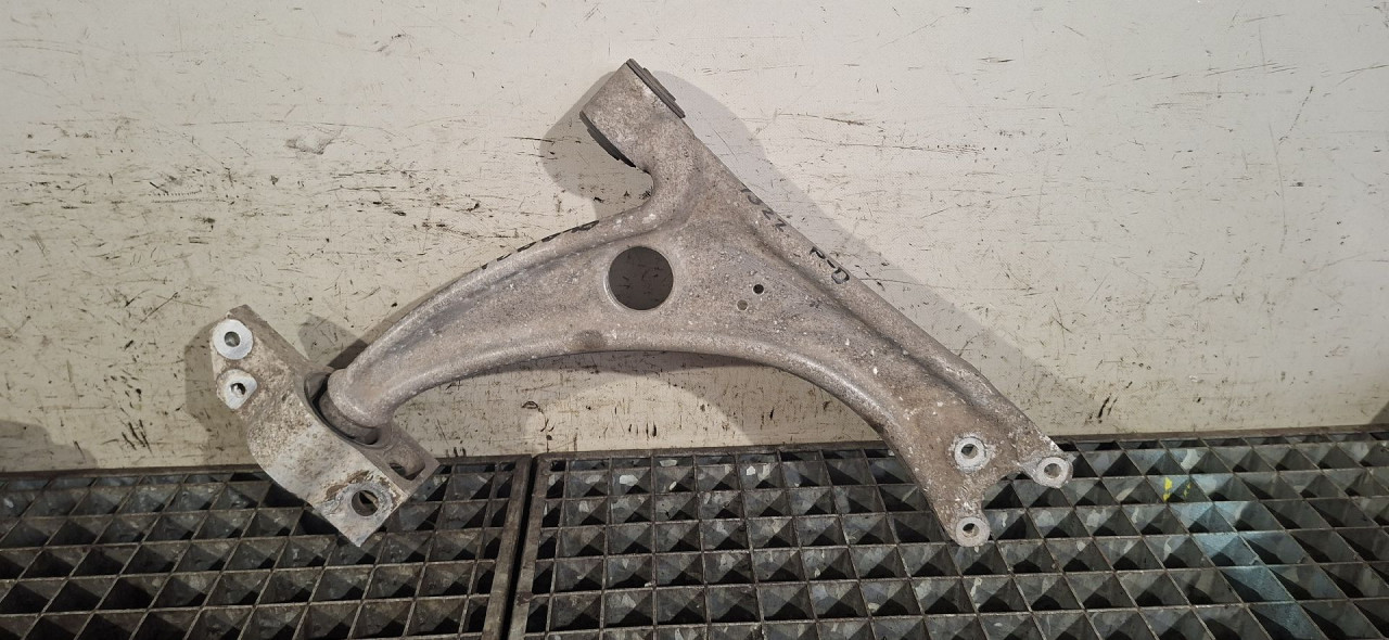 DIJELOVI LAFETA AUDI Q3 > 11-15 3C0153D