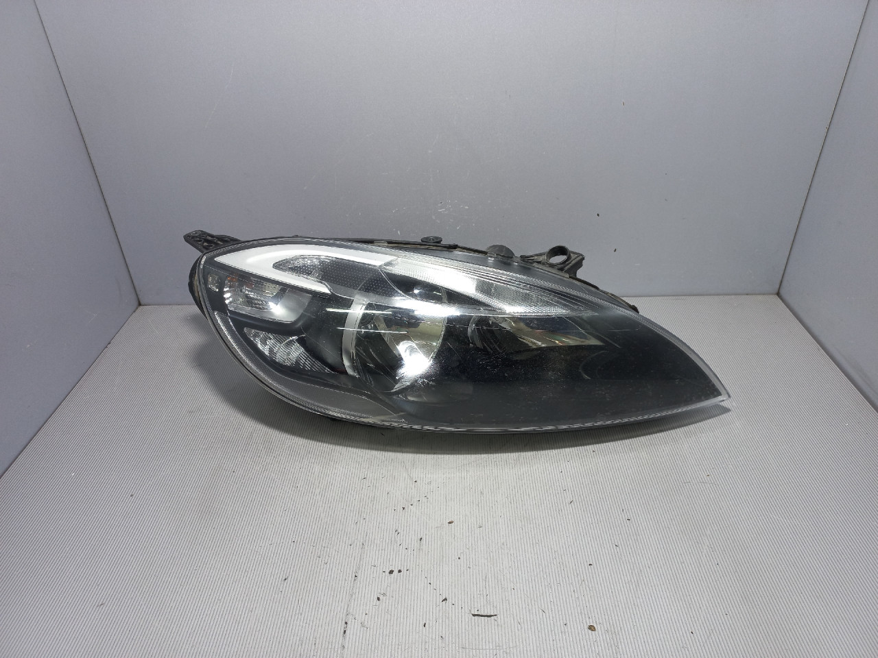 DIJELOVI FAR VOLVO V40 > 12-16 31283327