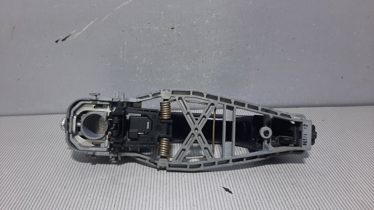 DIJELOVI RUCKA VRATA VW TOURAN > 10-15 1T0837885B