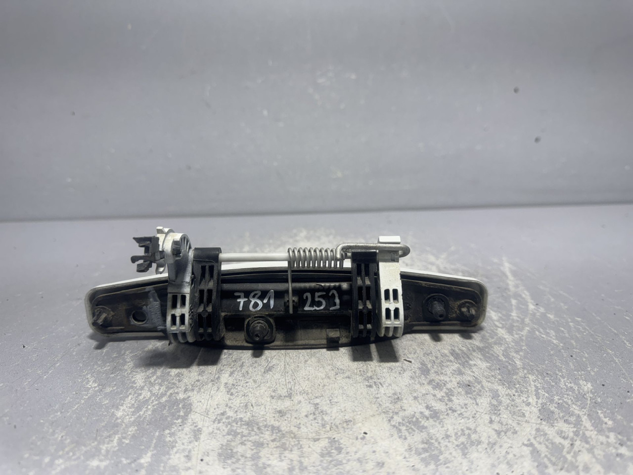 DIJELOVI RUCKA VRATA DACIA DUSTER > 10-13 806074839R