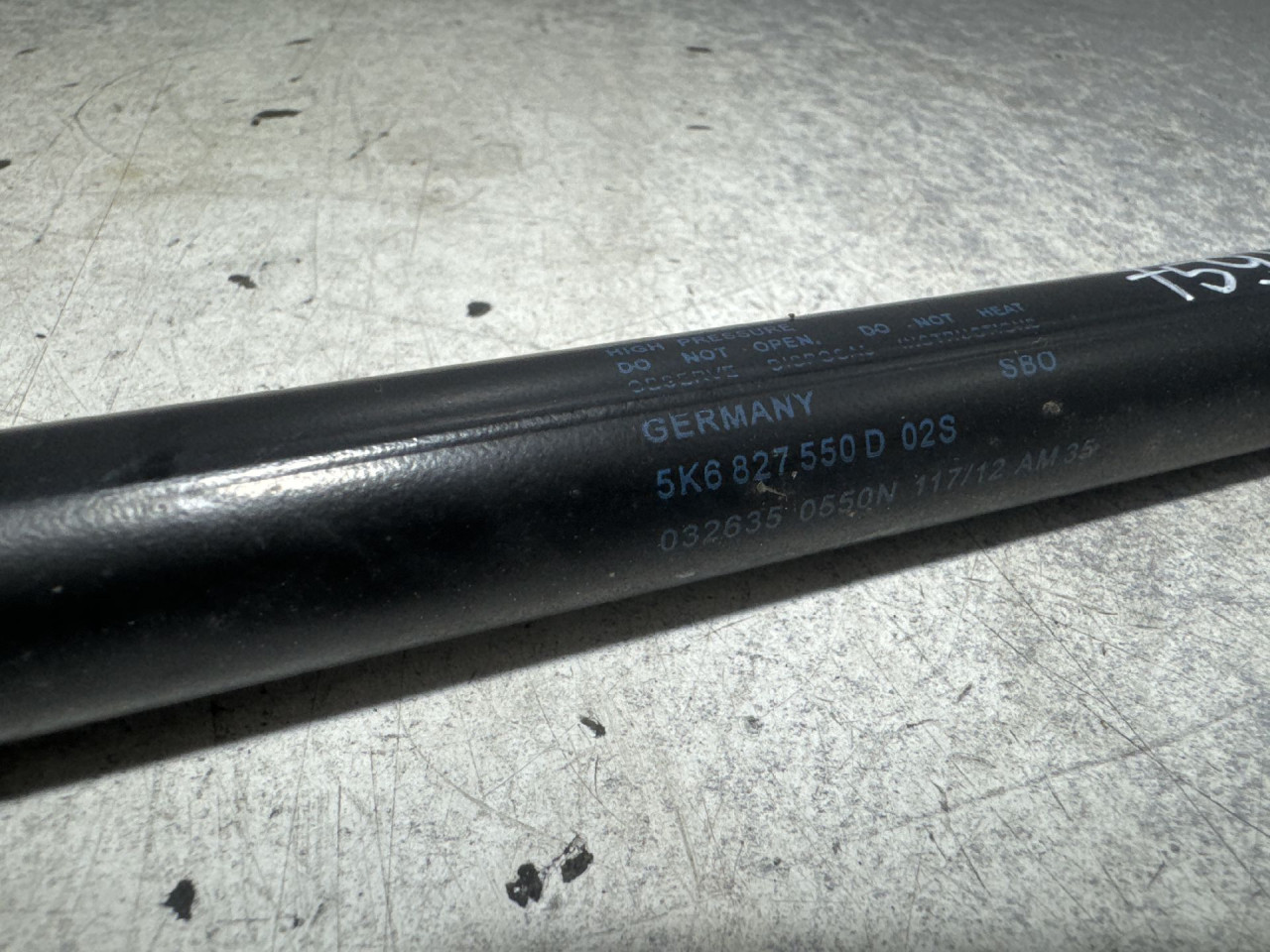AMORTIZER GEPEKA VW GOLF 6 > 08-12 5K6827550D