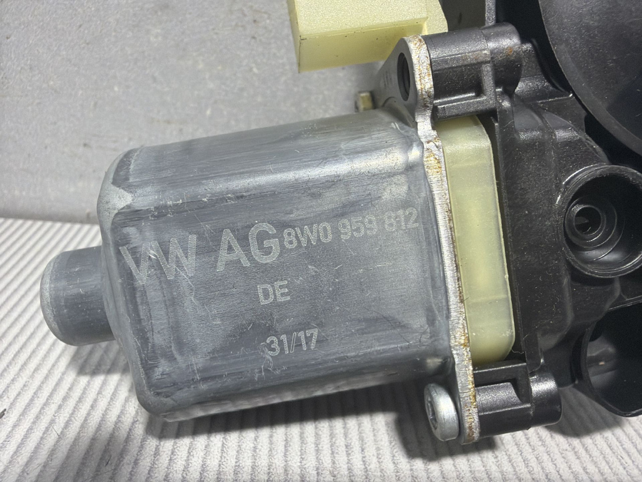 MOTORIC PODIZACA STAKLA AUDI A4 (B9) > 15-18 8W0959812